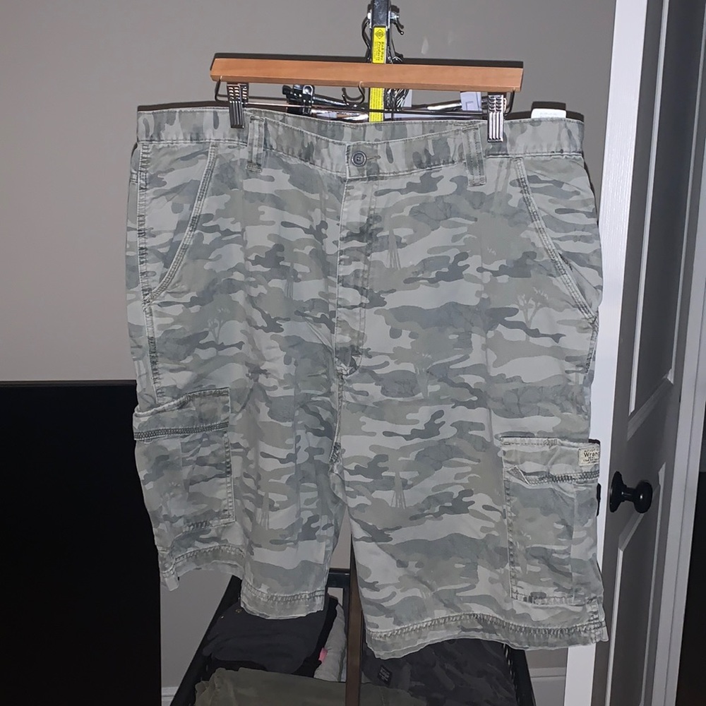 Wrangler Camo Shorts Size 42